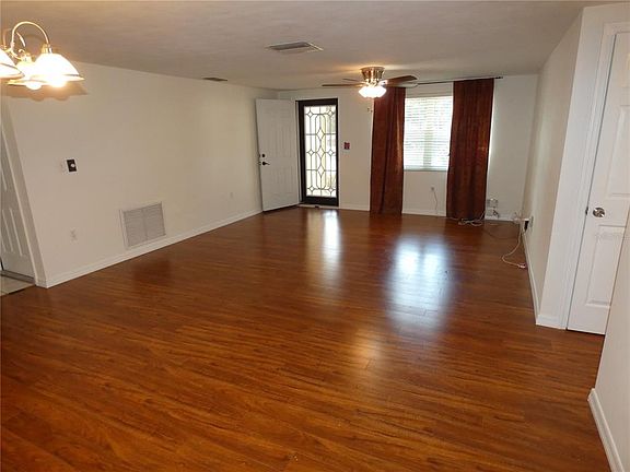 4th image of 4832 Elmwood St