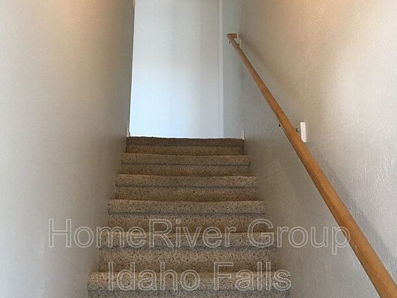 4th image of 3530 Greenfield Dr