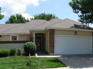 131 SW Hillcrest Ln, Lees Summit, MO 64063