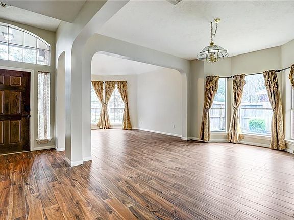 4th image of 4822 Silverlake Dr