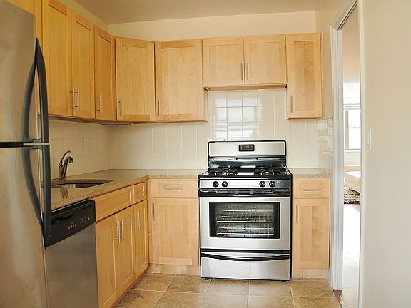 4th image of 104-40 Queens Blvd #19A