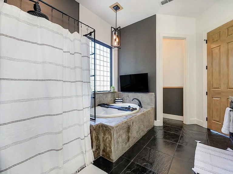 7029 Pembroke Way — Photo 43