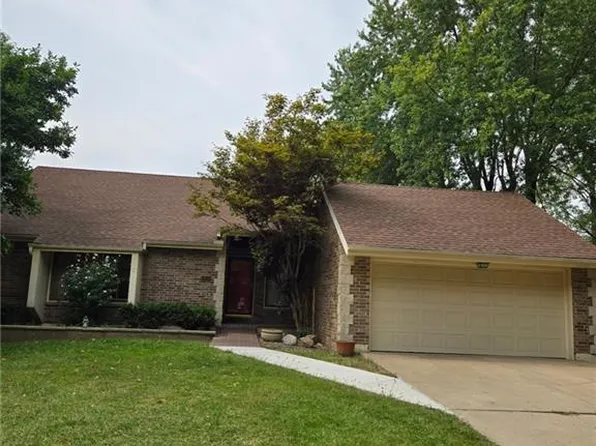 1801 NW 11th St, Blue Springs, MO 64015