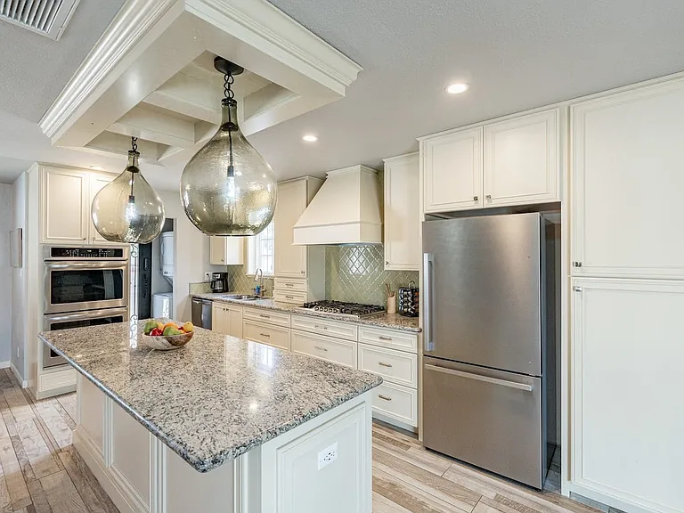 8708 E Vista Dr — Photo 2