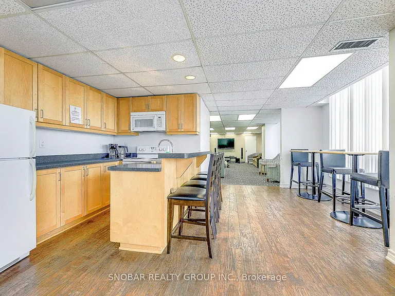 1110 Walden Cir #1001 — Photo 27
