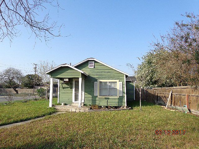 1st image of 802 E Yoakum Ave