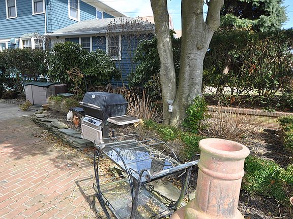 2nd image of 108 Brooklyn Blvd