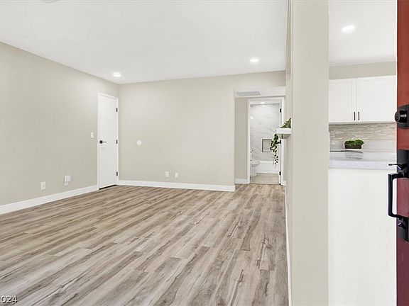 4th image of 5181 Pioneer Ave APT 102