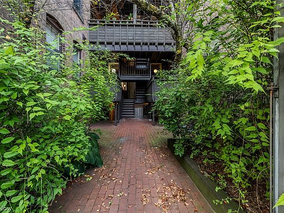 3rd image of 2472 Overlook Rd Unit 10