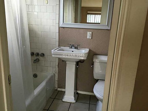 5th image of 1027 E Oakey Blvd