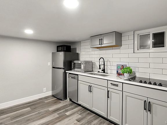 5th image of 3121 W Clyde Pl #B