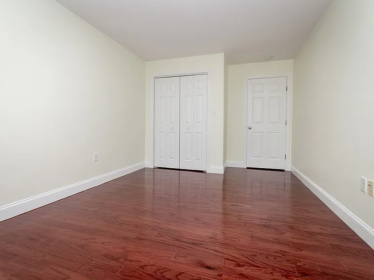120 Wyllis Ave #319 — Photo 8
