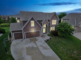 16110 S Laurelwood St, Olathe, KS 66062
