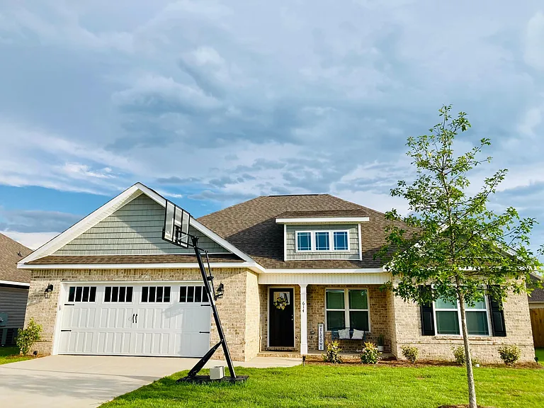 614 Broderick Cir — Photo 1