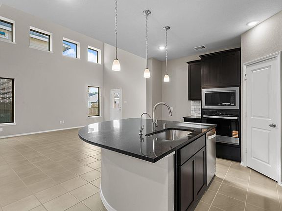5th image of 311 Violet Crown Ln