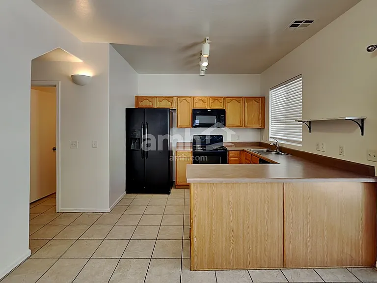 4242 E Baylor Ln — Photo 4