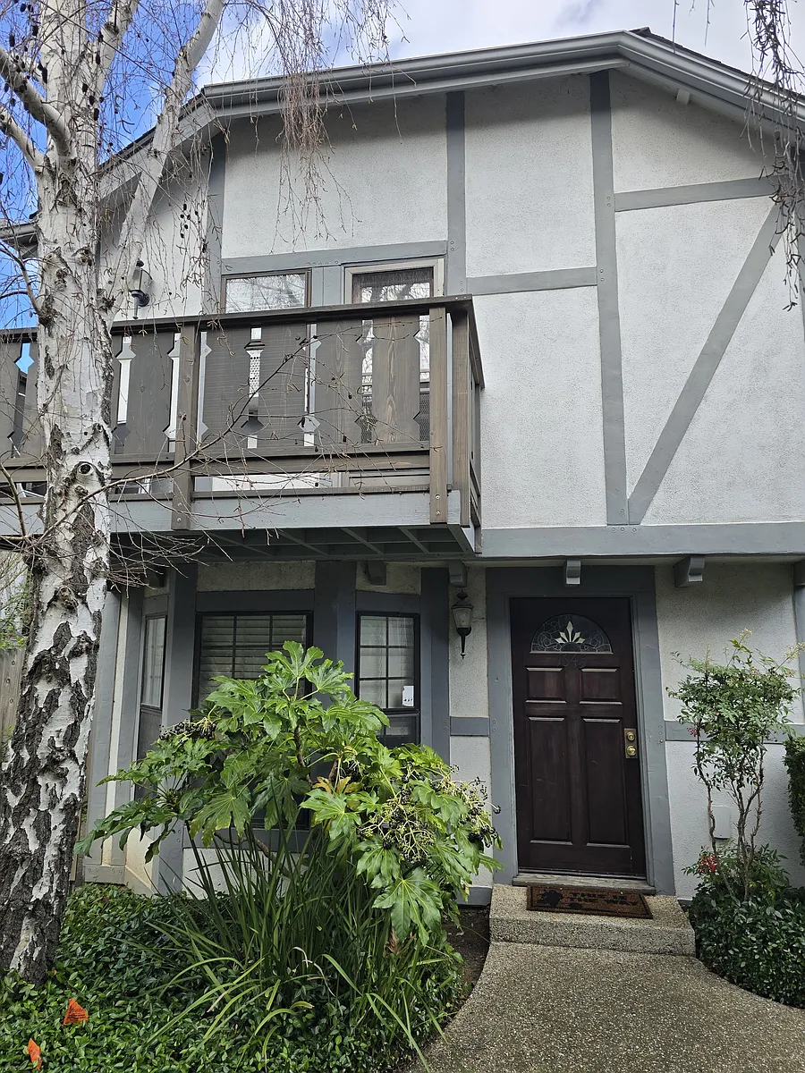 Building Photo - 1645 Laurel Ave