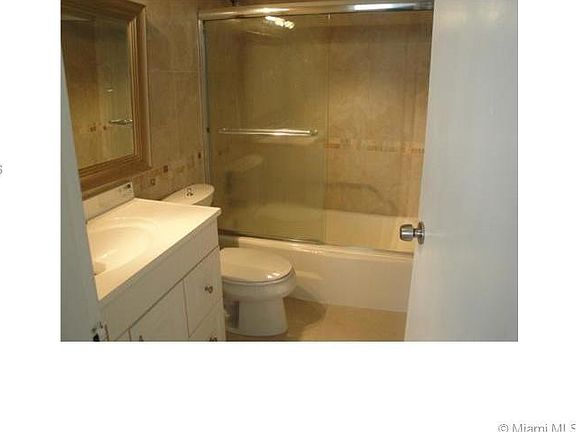 3rd image of 905 Brickell Bay Dr APT 922