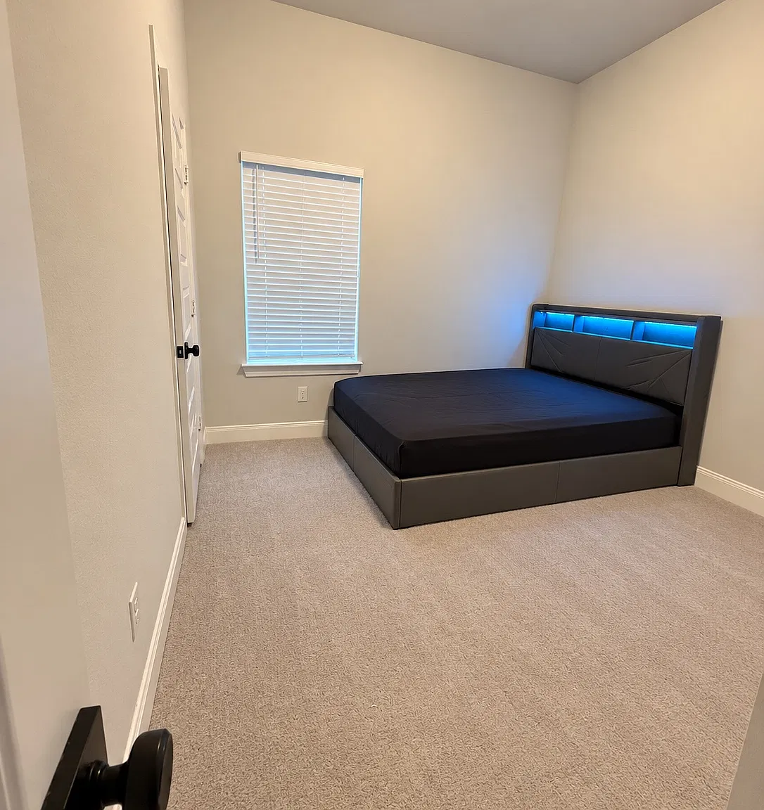 4 bed, 2279 sqft, $3,100 — Photo 4