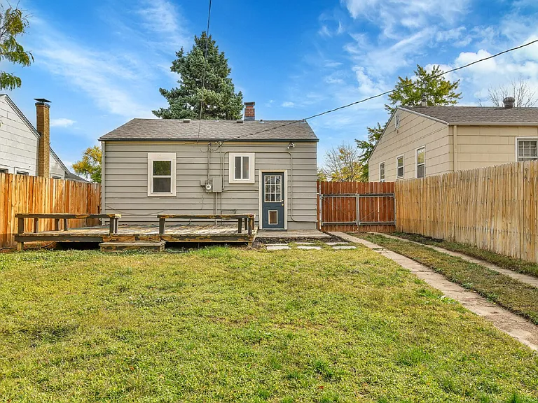 2245 S Franklin St — Photo 44