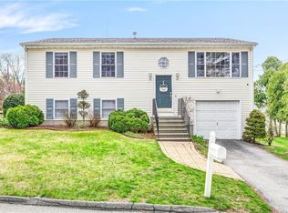 90 Enfield St, Johnston, RI 02919