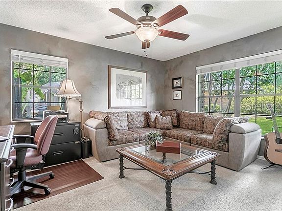 4th image of 209 Barry Ct