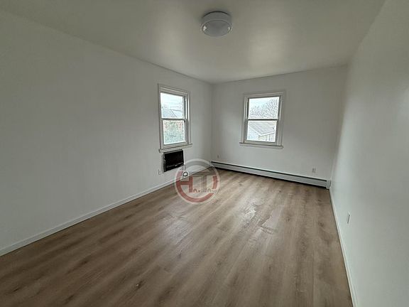 4th image of 2569 Laconia Ave Floor 2
