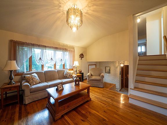 3rd image of 46 Bartley Ln