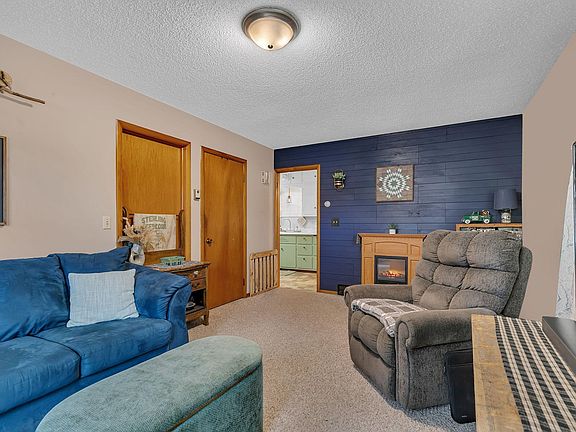 5th image of 109 1st Ave NE