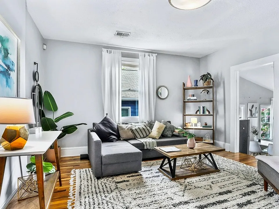 66 Howell St NE #2