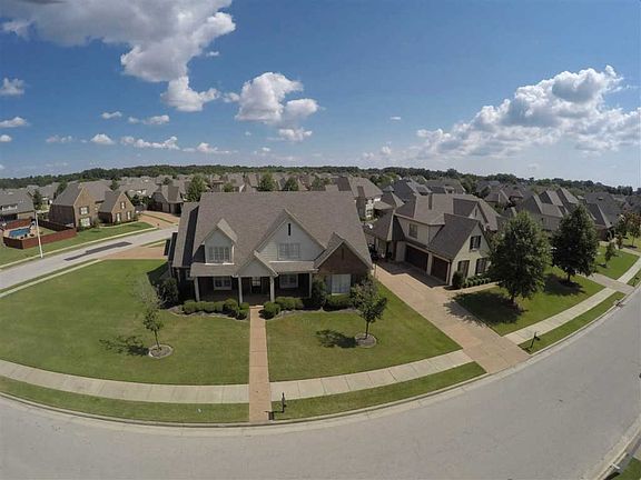 2nd image of 1736 Shoal Creek Ln