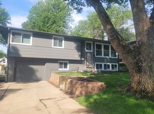 13427 Pine St, Omaha, NE 68144