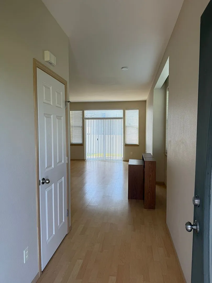 Charming 2-Story Townhome with Vaulted Ceilings — Photo 4