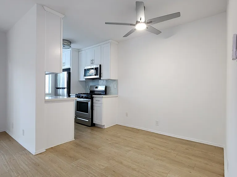 12340 Rochester Ave — Photo 21