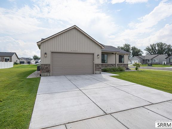 3rd image of 3187 Riata Ln