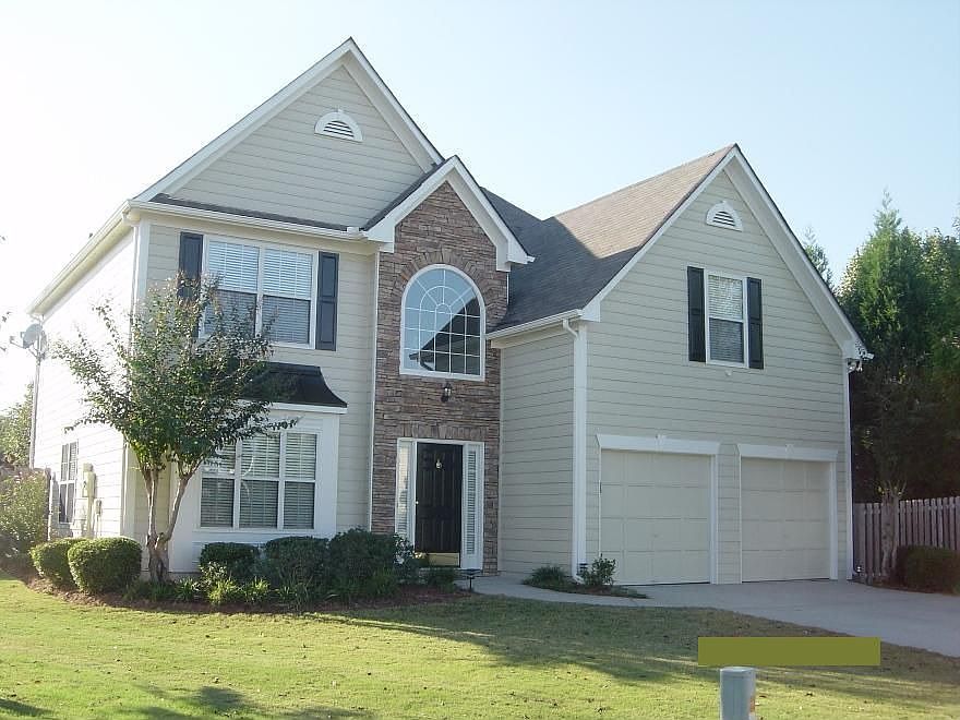 BEAUTIFUL CURB APPEAL IN QUIET CUL DE SAC SETTING