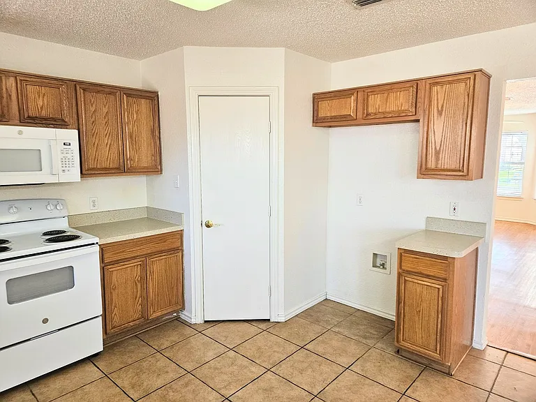 8405 Three Bars Dr — Photo 7