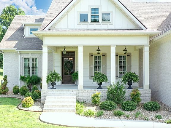 3rd image of 204 Green Hills Dr
