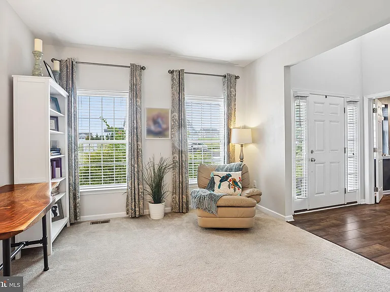 427 Green Meadow Dr — Photo 9