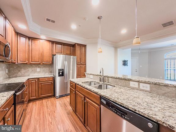 5th image of 9555 Hyde Pl