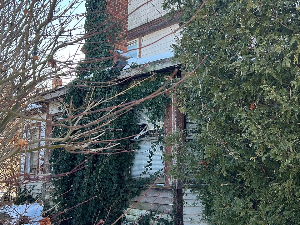 1st image of 50 E 11th St