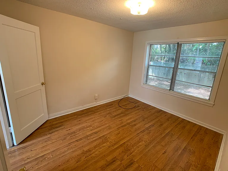 1683 Valley Ave — Photo 18