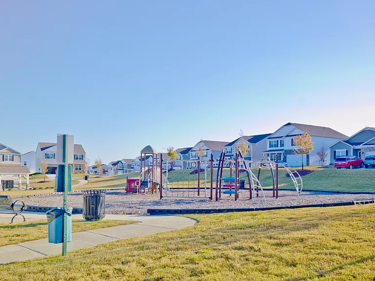 203 Moore Creek Dr — Photo 4