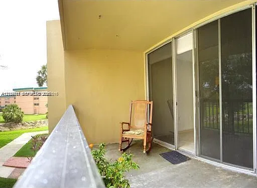 10845 SW 112th Ave — Photo 3