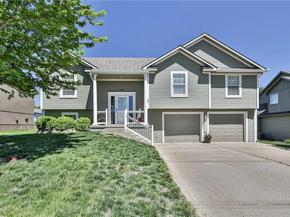 1911 NW Elmwood Dr, Grain Valley, MO 64029