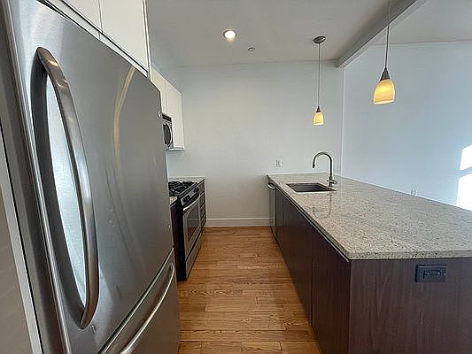 4th image of 806 Bergen St #1S
