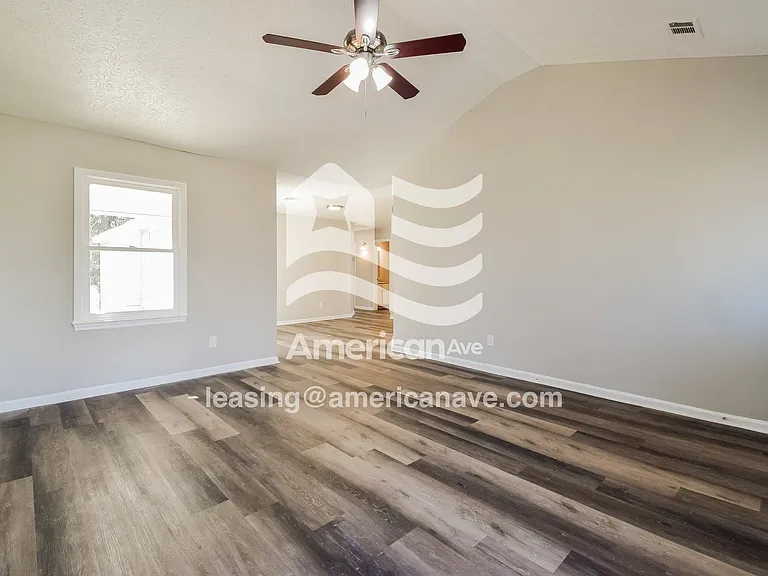 1527004_004_wm_-_living_room_13542772.jpg
