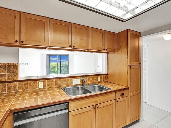 5th image of 3900 N Hills Dr APT 406
