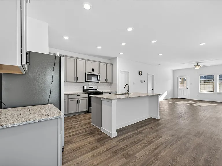 3914 Windy Whisper Dr — Photo 3