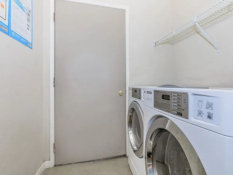 100 on 6th *Limited Time Concession: Now Offering 1 Months Free Rent* — Photo 43